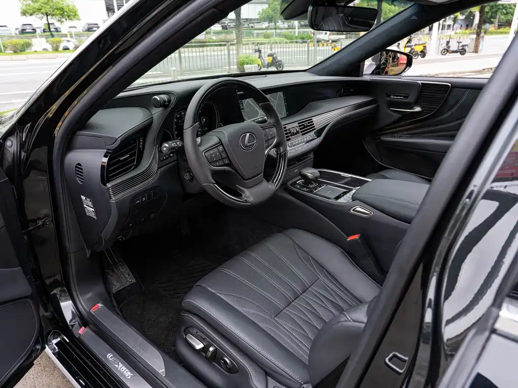 Lexus LS — миниатюра 9
