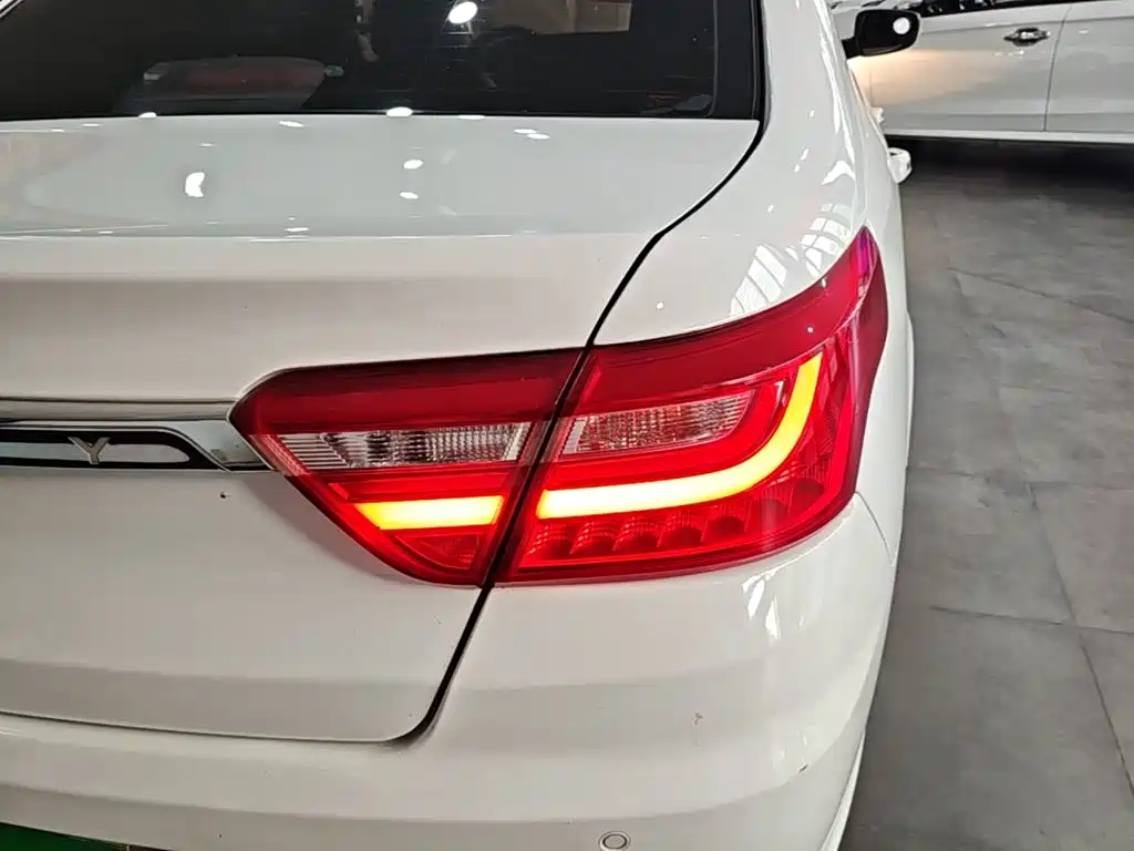 Geely Vision — миниатюра 8