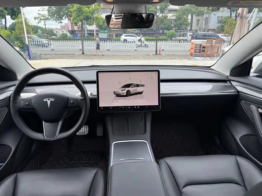 Tesla Model 3 — миниатюра 8