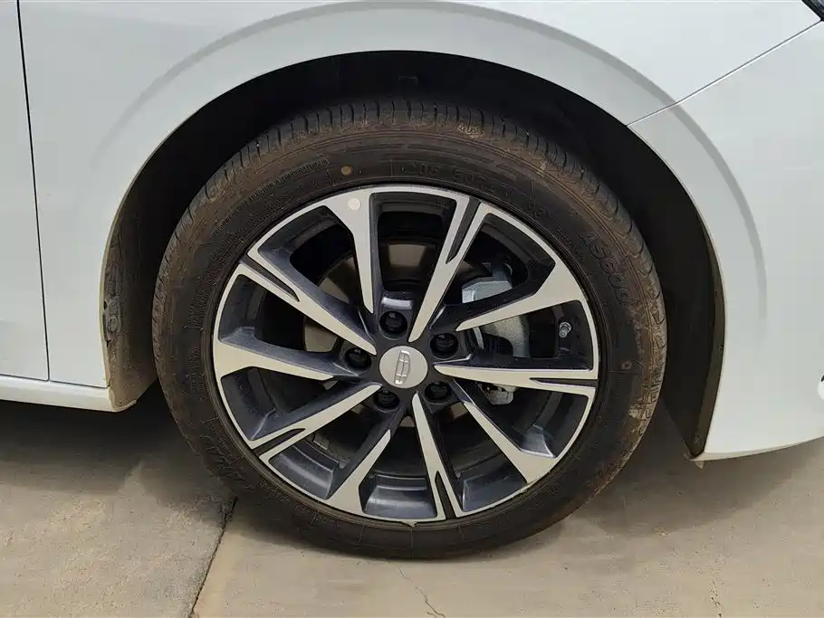 Geely Emgrand 2025 4 1.5L CVT Luxury