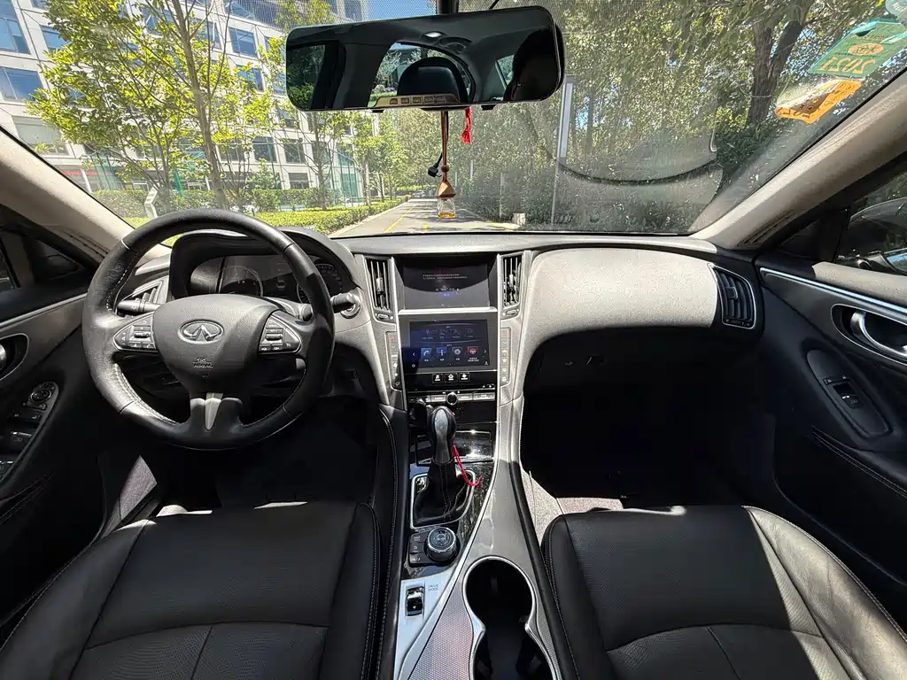 Infiniti Q50L 2015 2.0T Enjoy