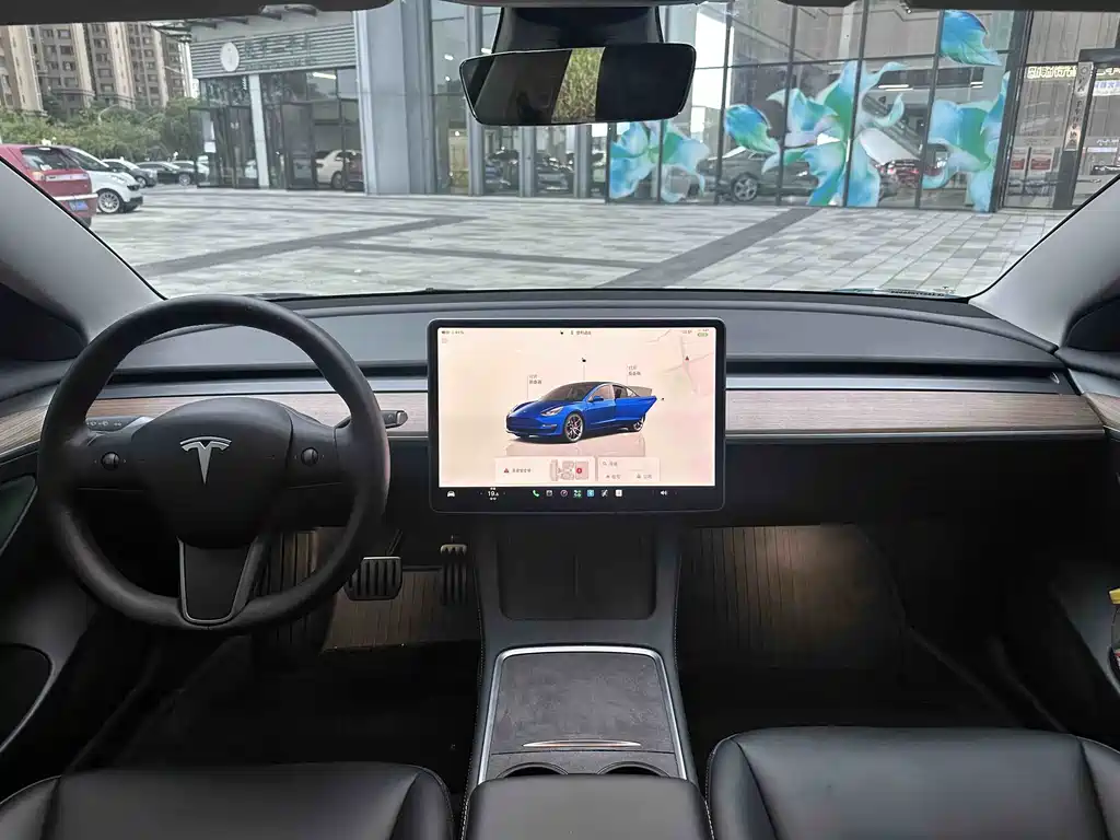 Tesla Model 3 — миниатюра 5