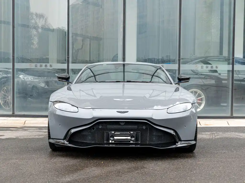 ASTON MARTIN V8 VANTAGE