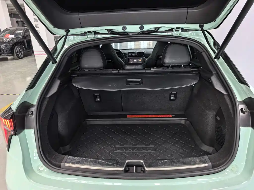 LYNK & CO. 02 HATCHBACK