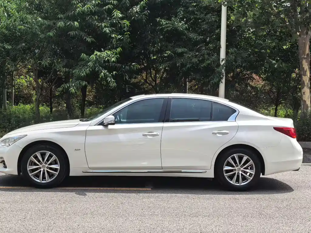 Infiniti Q50L 2016 2.0T Comfort