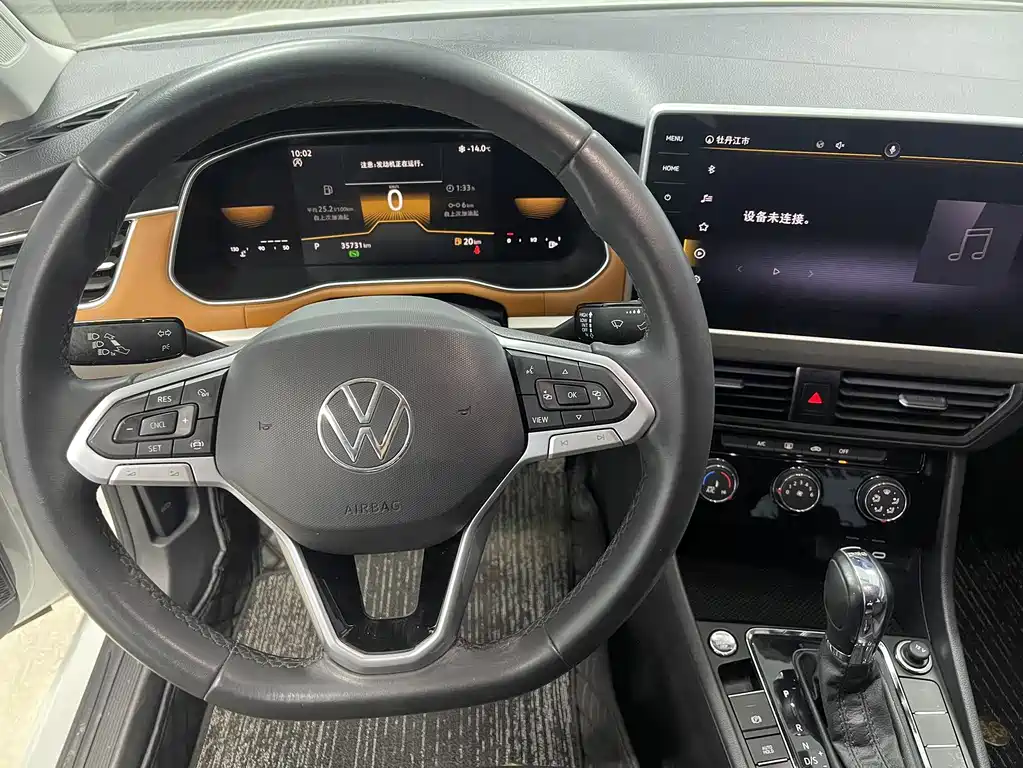 VOLKSWAGEN BORA