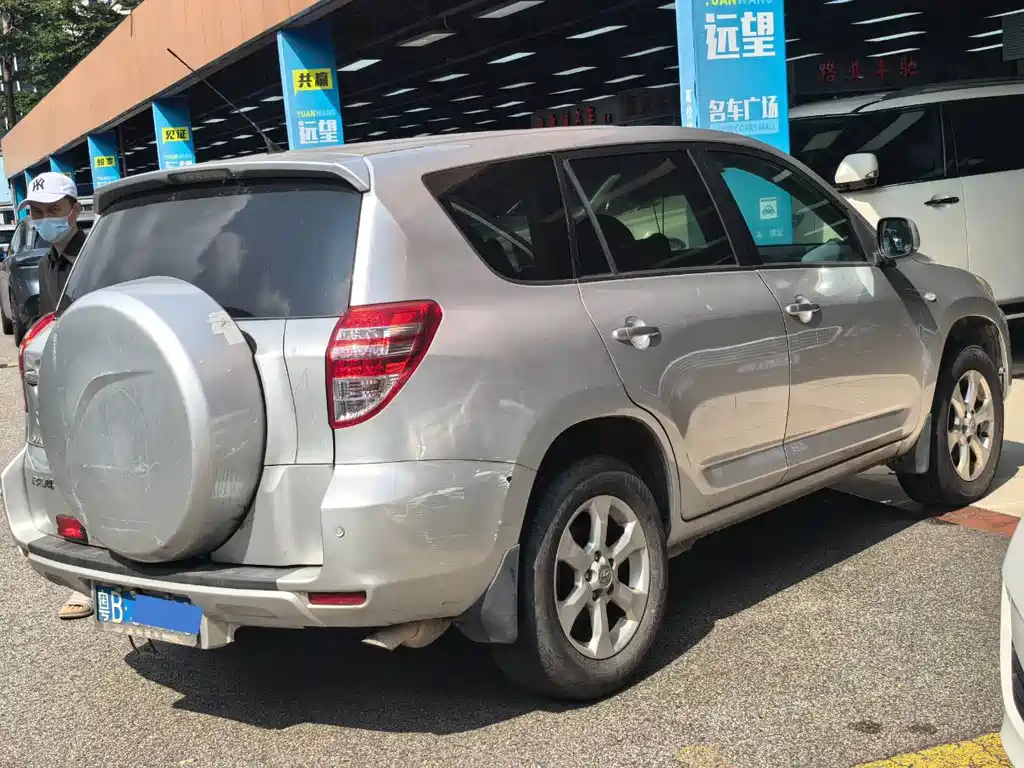 Toyota RAV4 — миниатюра 11