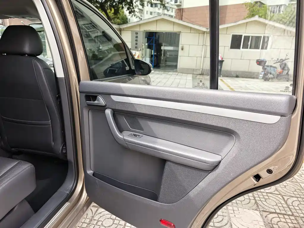 Volkswagen Touran — миниатюра 8
