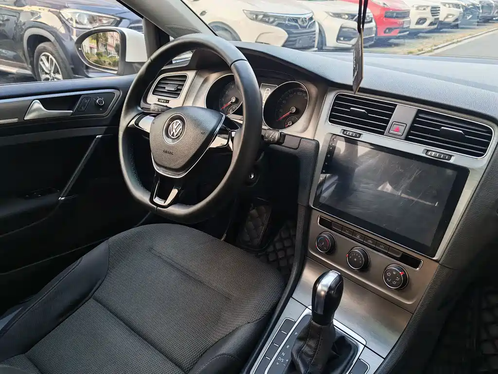 Volkswagen Golf — миниатюра 18