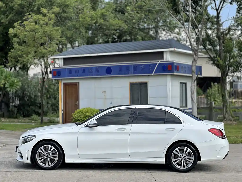 Mercedes-Benz C-Class — миниатюра 7