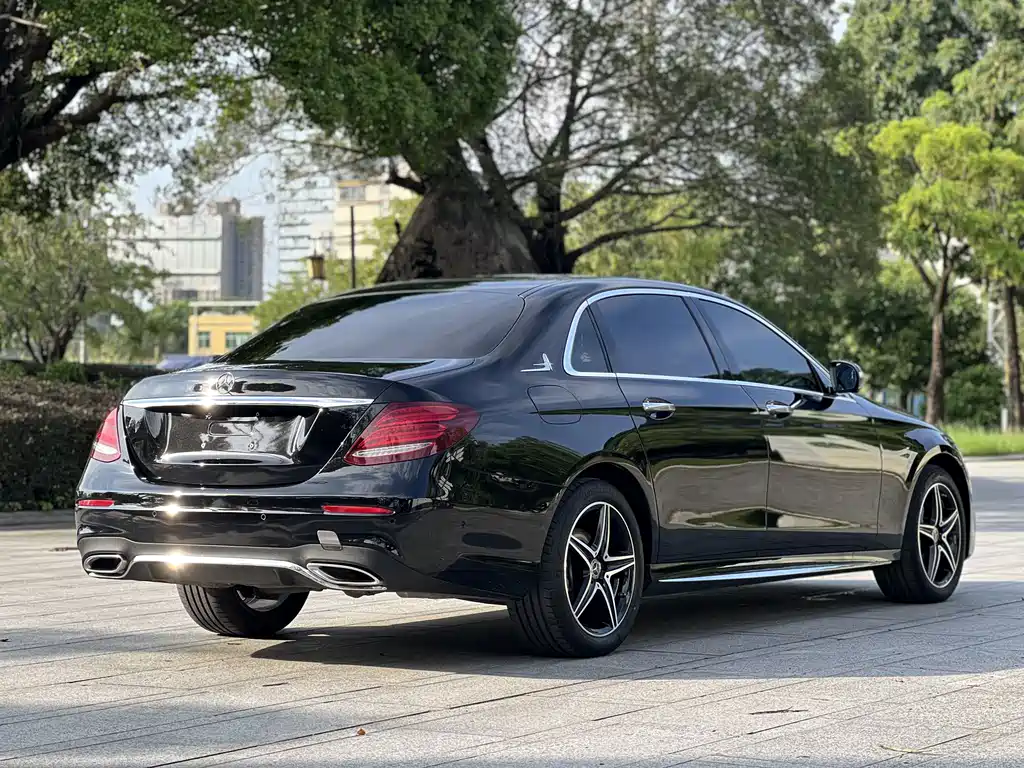 Mercedes-Benz E-Class — миниатюра 14