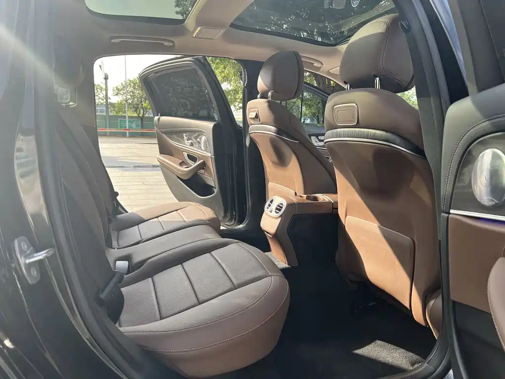 Mercedes-Benz E-Class — миниатюра 7