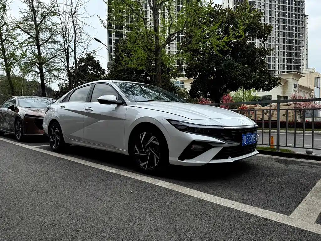 Hyundai Elantra 2024