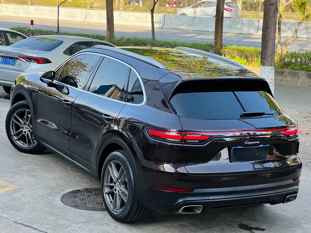 Porsche Cayenne — миниатюра 7