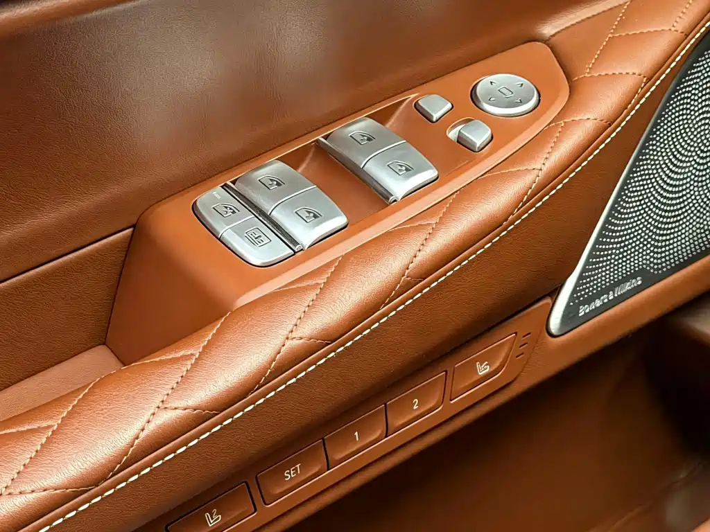 BMW 7 Series — миниатюра 14