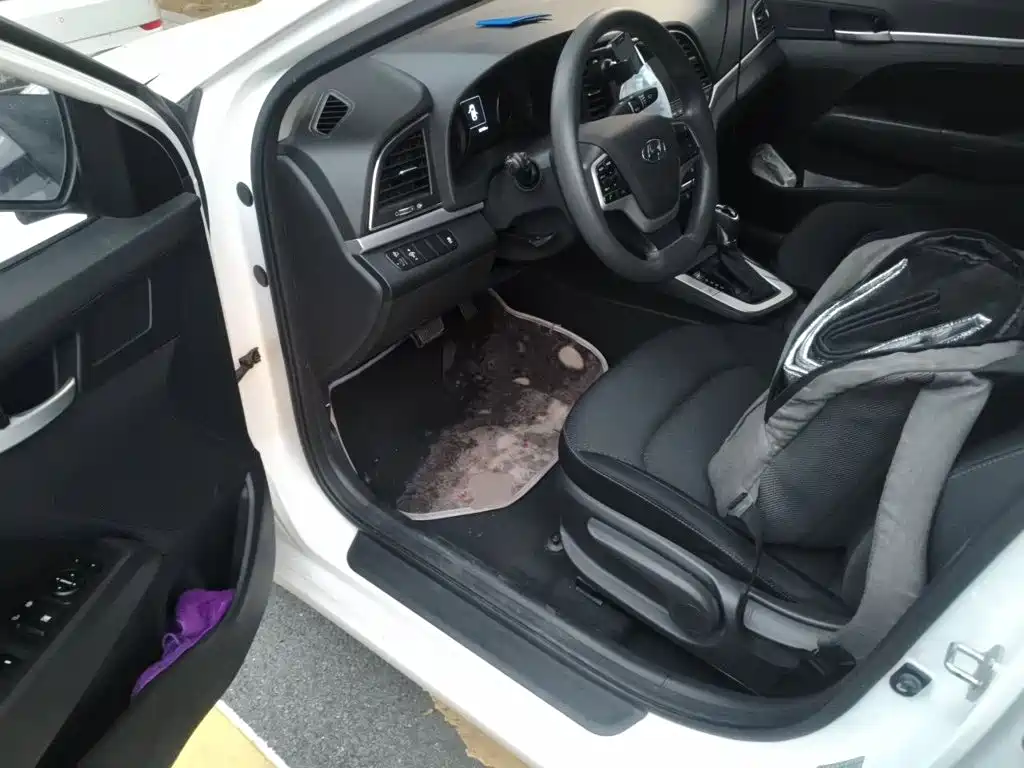Hyundai Elantra — миниатюра 13