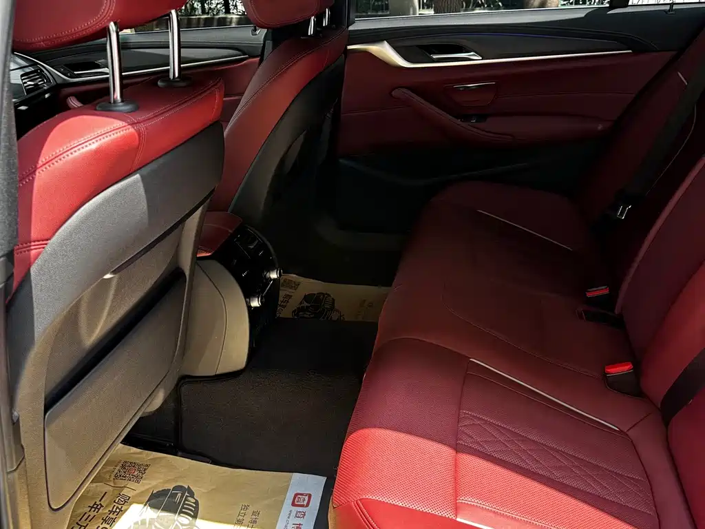 BMW 5 Series — миниатюра 7