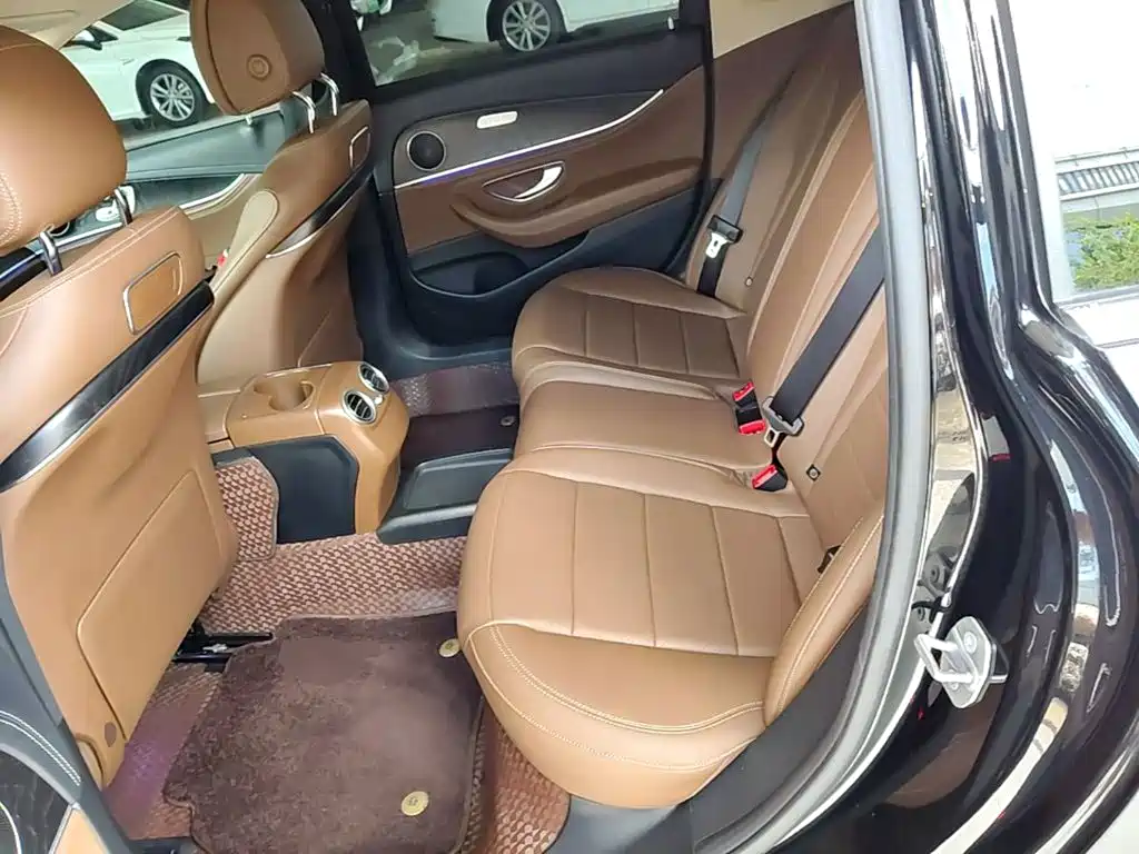 Mercedes-Benz E-Class — миниатюра 17