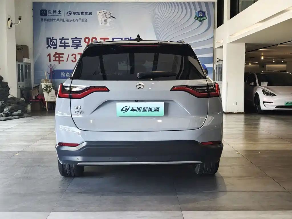 NIO ES8 2018 355KM мест