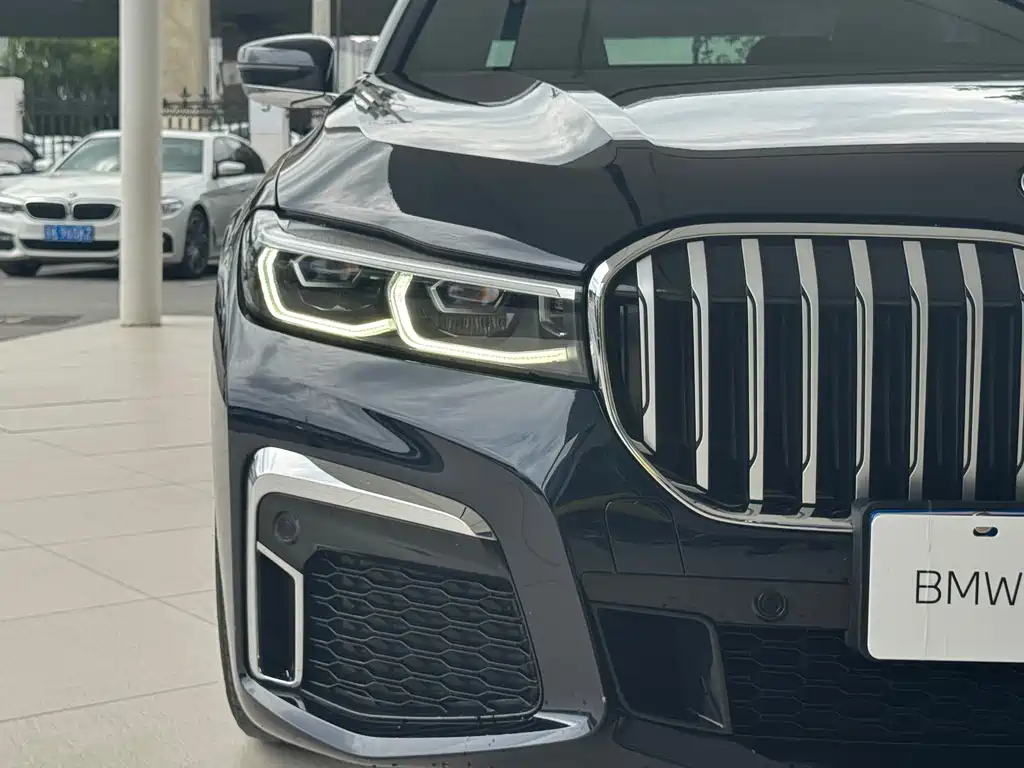 BMW 7 Series — миниатюра 8