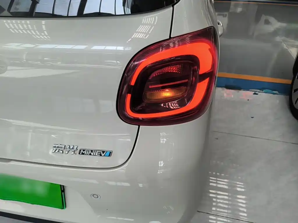 Wuling MINIEV — миниатюра 8
