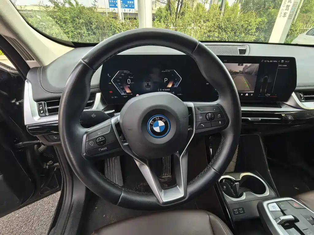 BMW iX1 — миниатюра 13