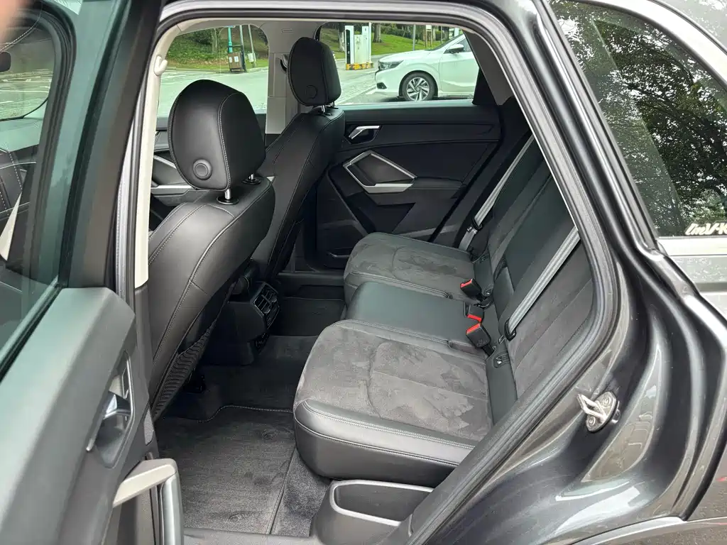 Audi Q3 2023 35 TFSI Fashion (1.4T)