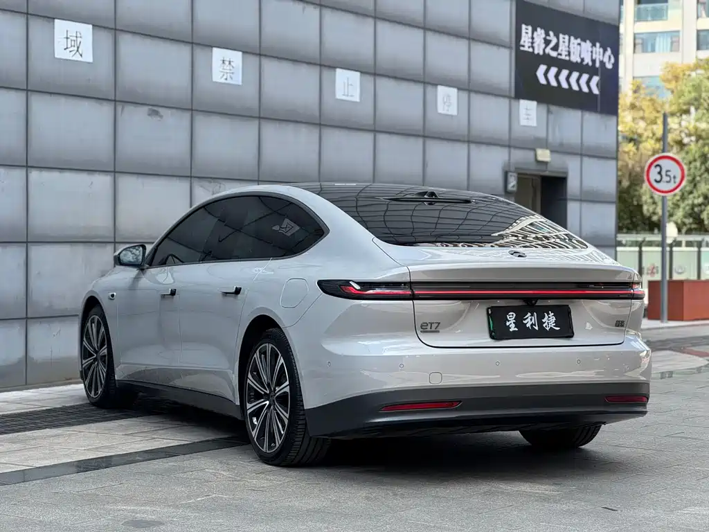 NIO NIO ET7