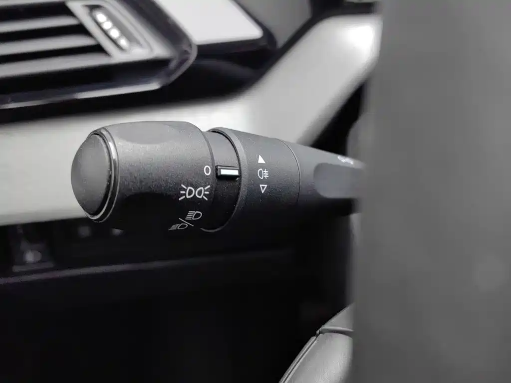 Peugeot 408 — миниатюра 21