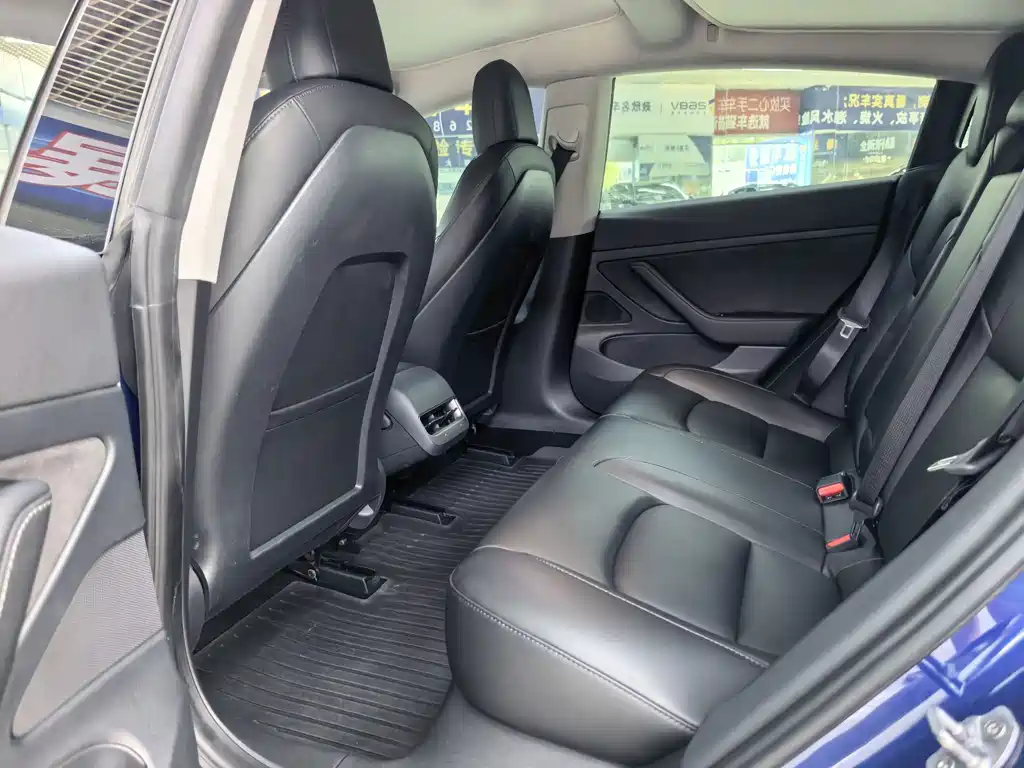 Tesla Model 3 — миниатюра 6