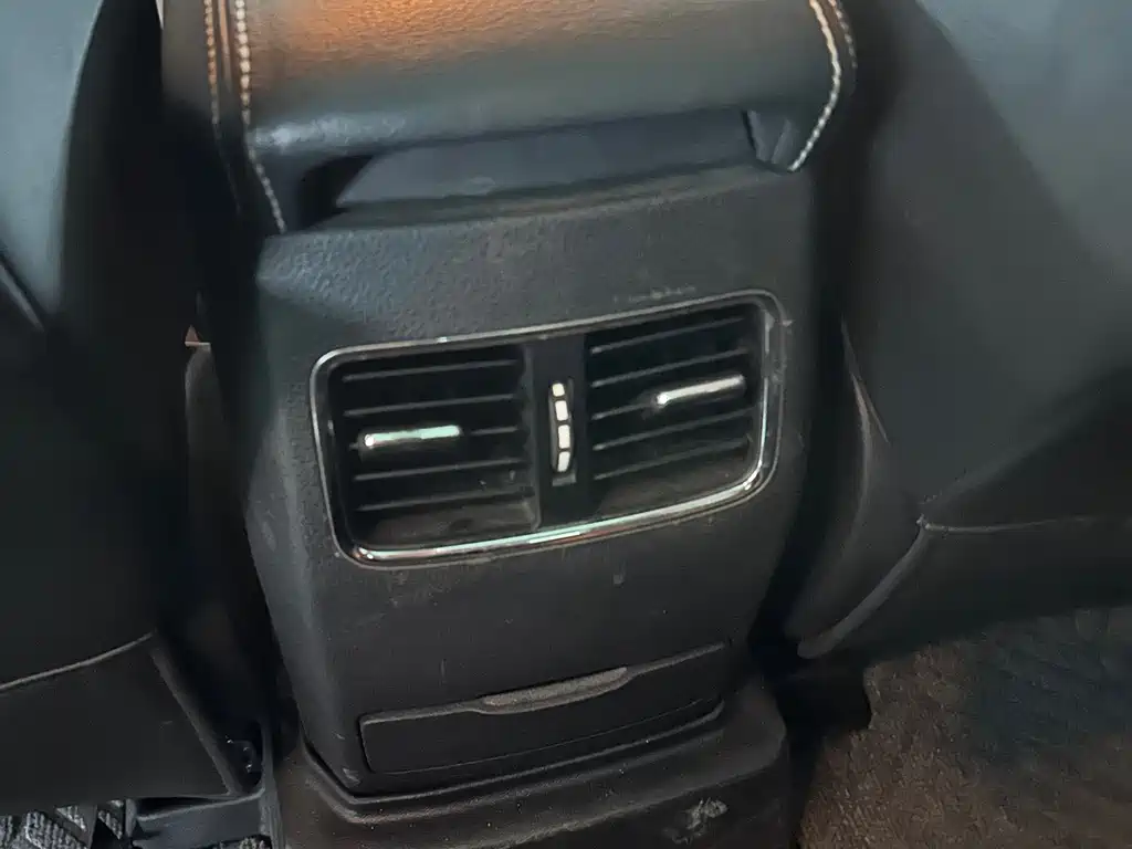 ROEWE RX5 NEW ENERGY