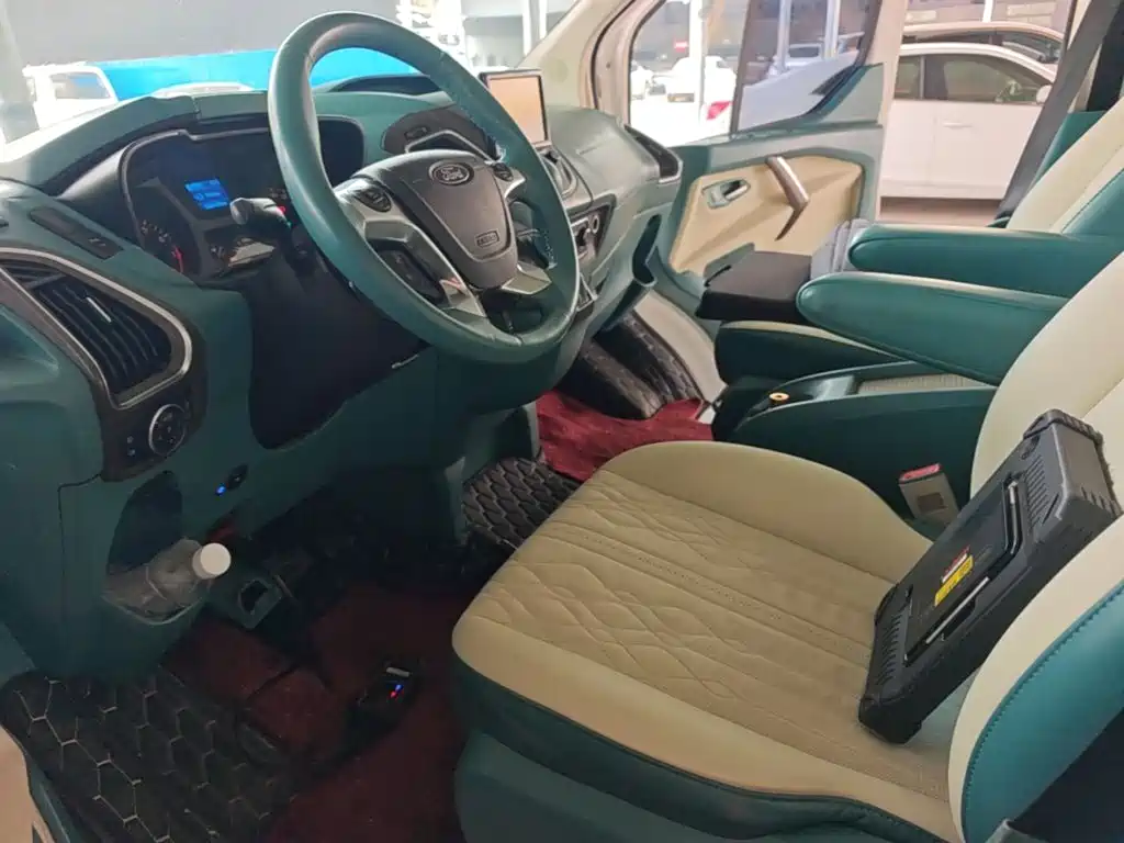 Ford Tourneo — миниатюра 15