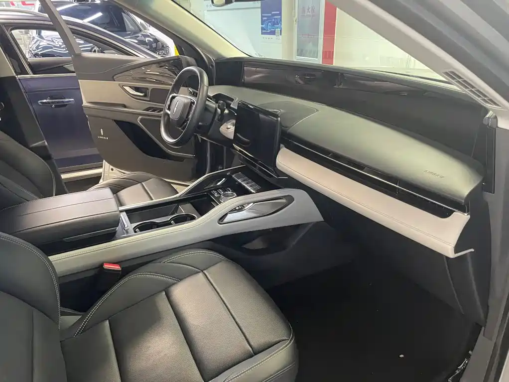 Lincoln Nautilus 2025 2.0T
