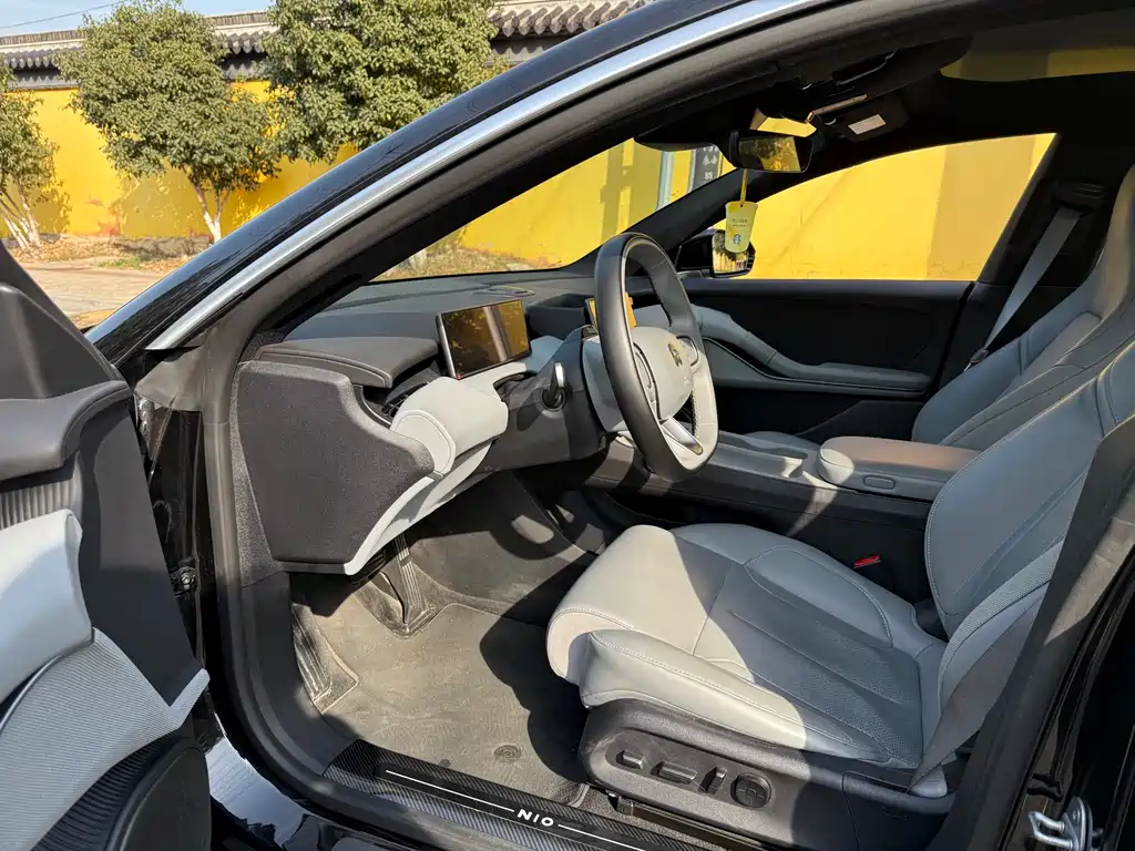 NIO NIO ET5T