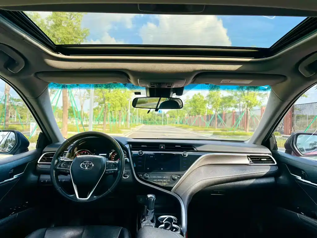 TOYOTA CAMRY