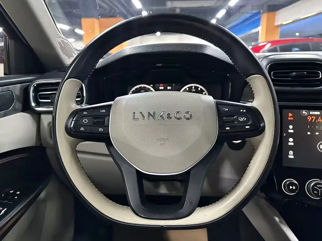 Lynk & Co 02 - фото 10