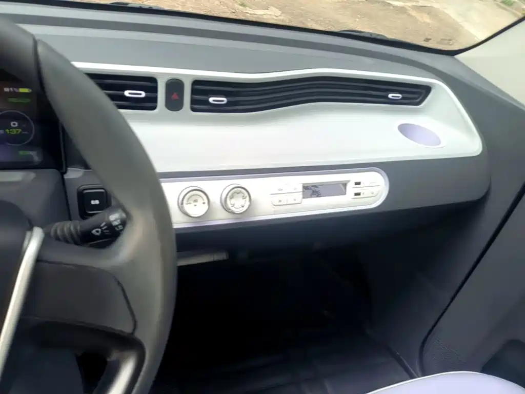 Wuling MINIEV — миниатюра 13