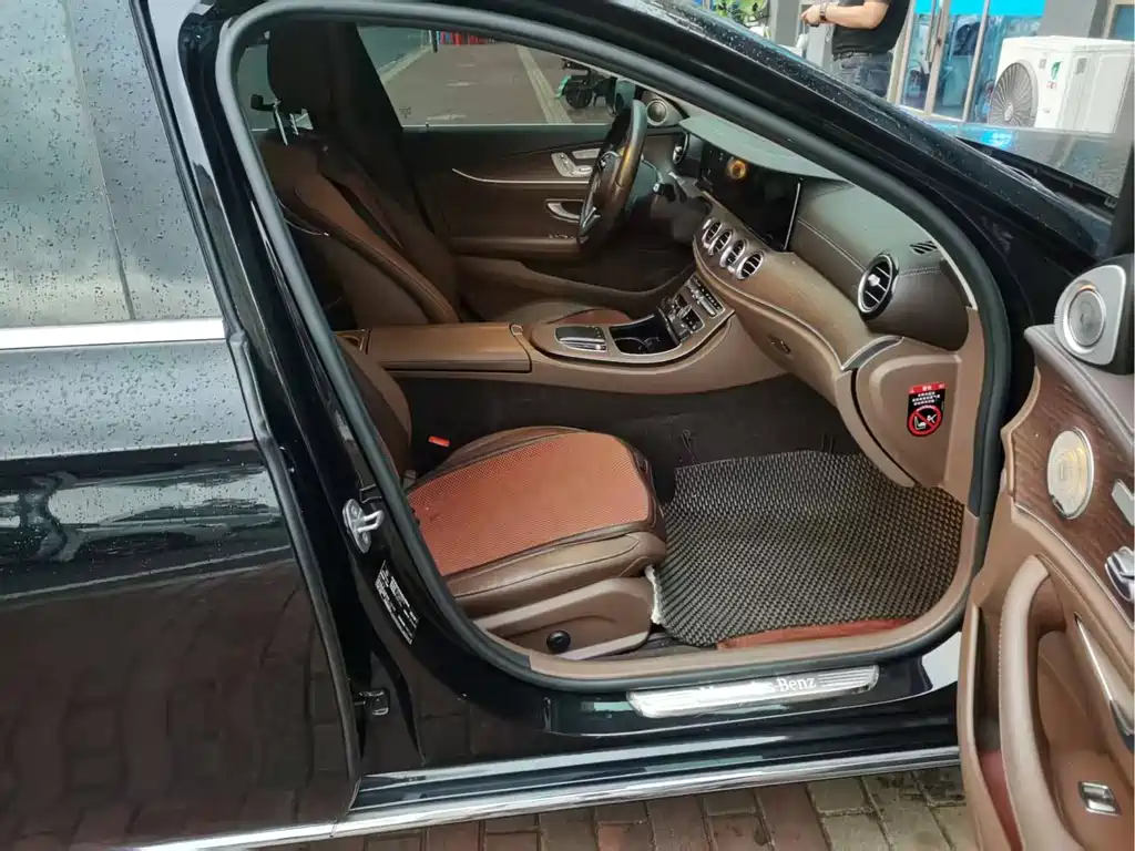 Mercedes-Benz E-Class — миниатюра 7