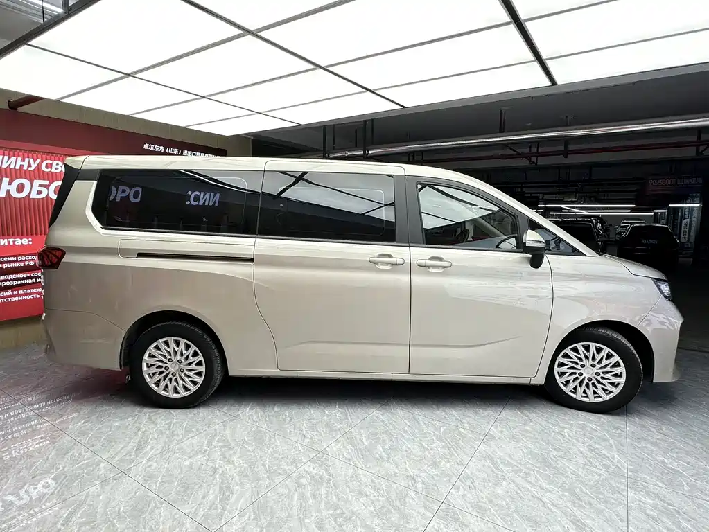 BAIC M7 2023 2.0L AT 7 мест
