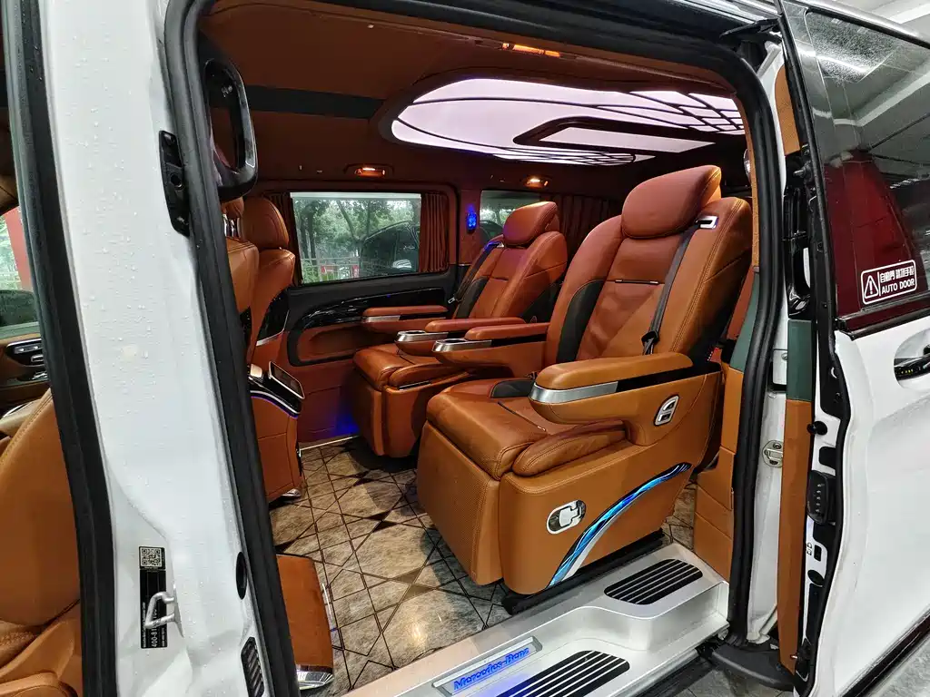 Mercedes-Benz Vito 2021 2.0T 7 мест