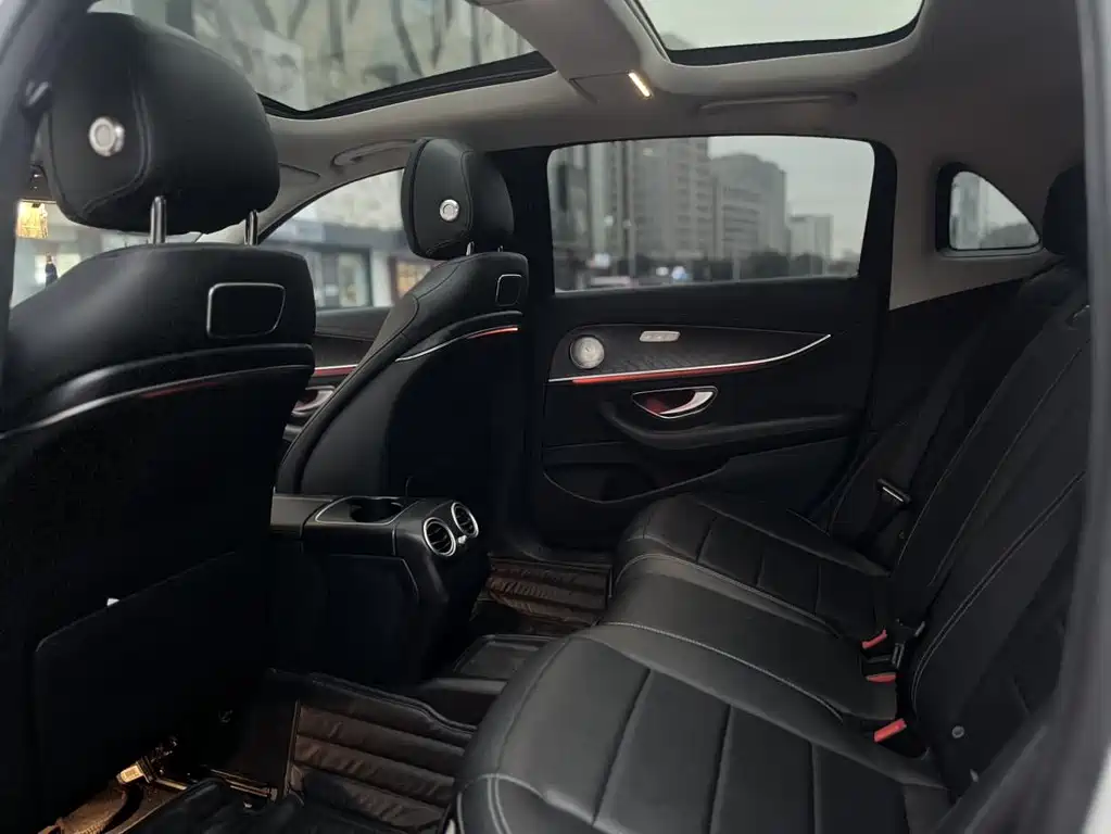 Mercedes-Benz E-Class — миниатюра 6