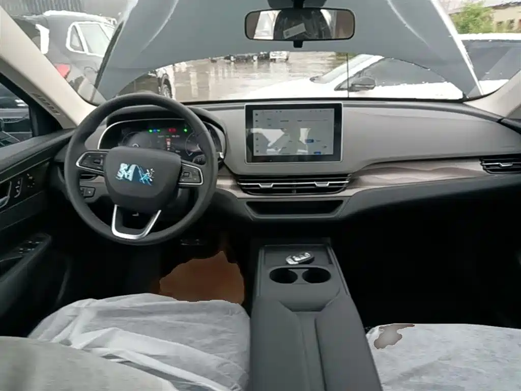 Hongqi E-QM5 2025 610km PLUS