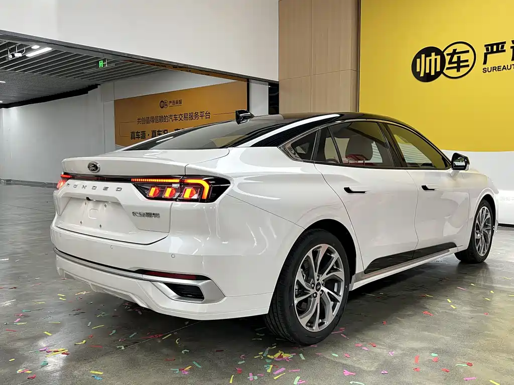 Ford Mondeo 2025 2.0T EcoBoost