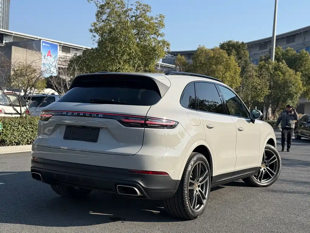 PORSCHE CAYENNE