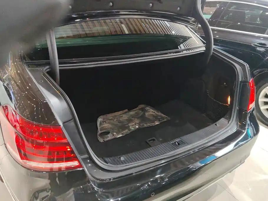 Mercedes-Benz E-Class — миниатюра 4