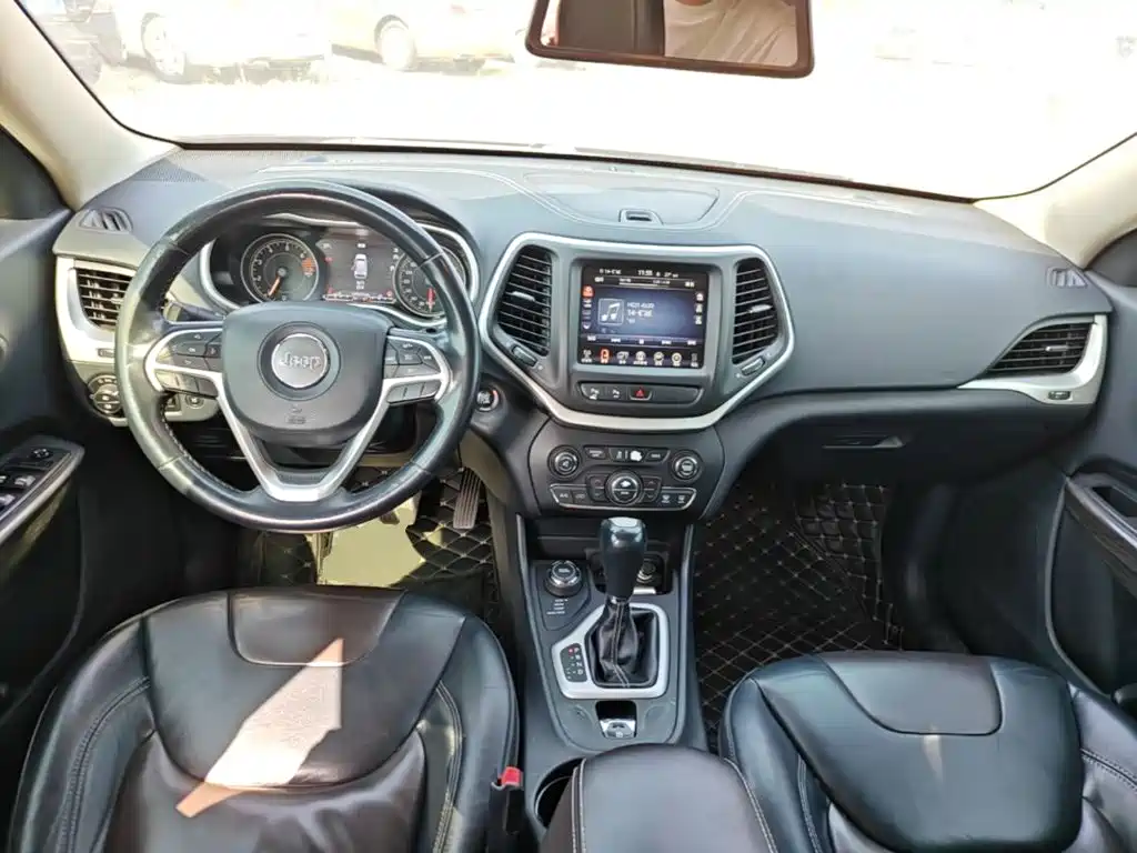 Jeep Cherokee — миниатюра 10