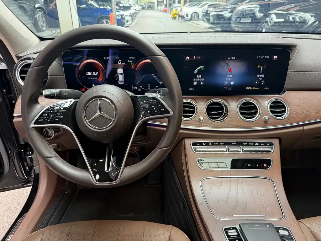 Mercedes-Benz E-Class — миниатюра 13
