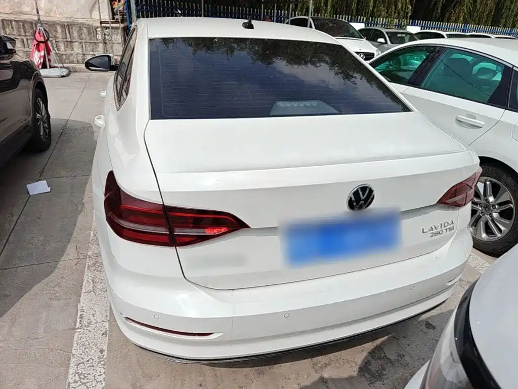 Volkswagen Lavida — миниатюра 6