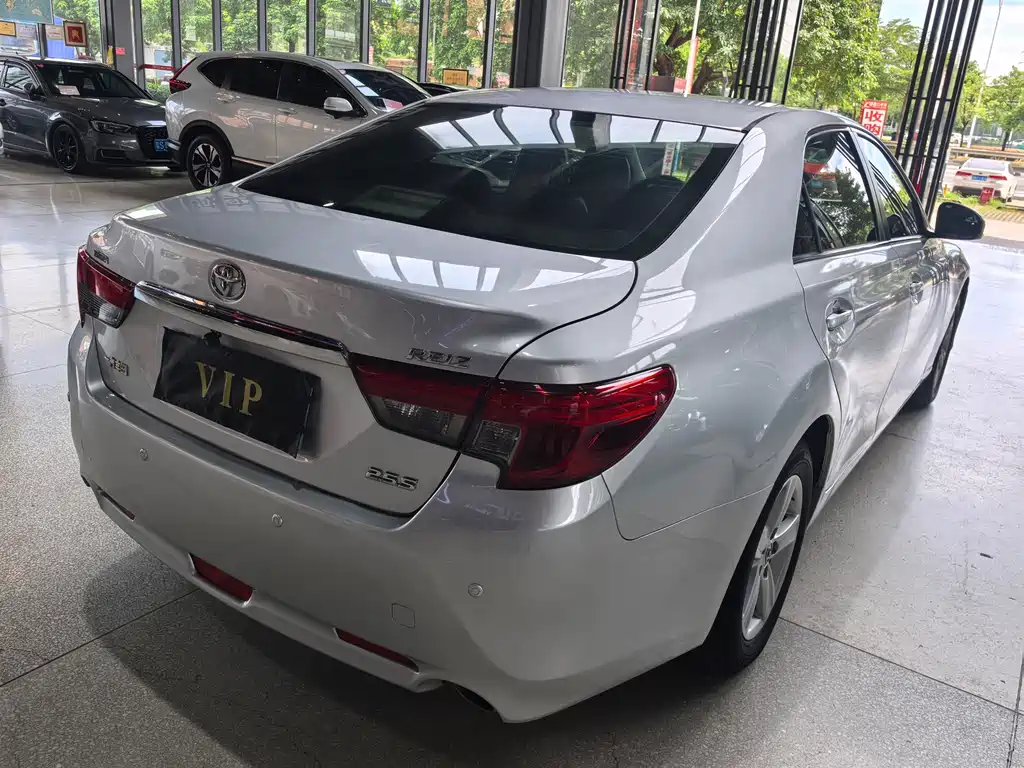Toyota Reiz — миниатюра 4