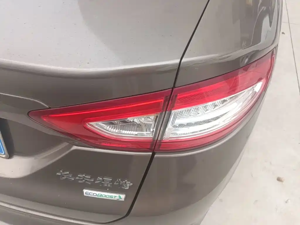 Ford Mondeo — миниатюра 8